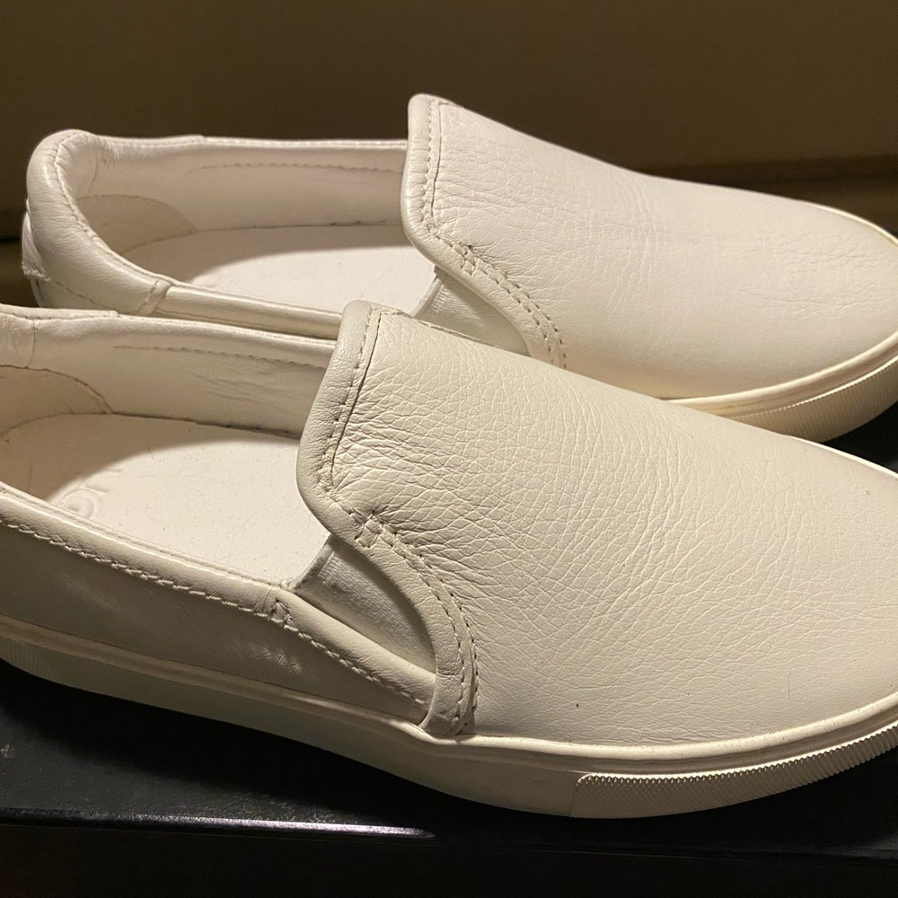 Ugg - Picture 2 of 2